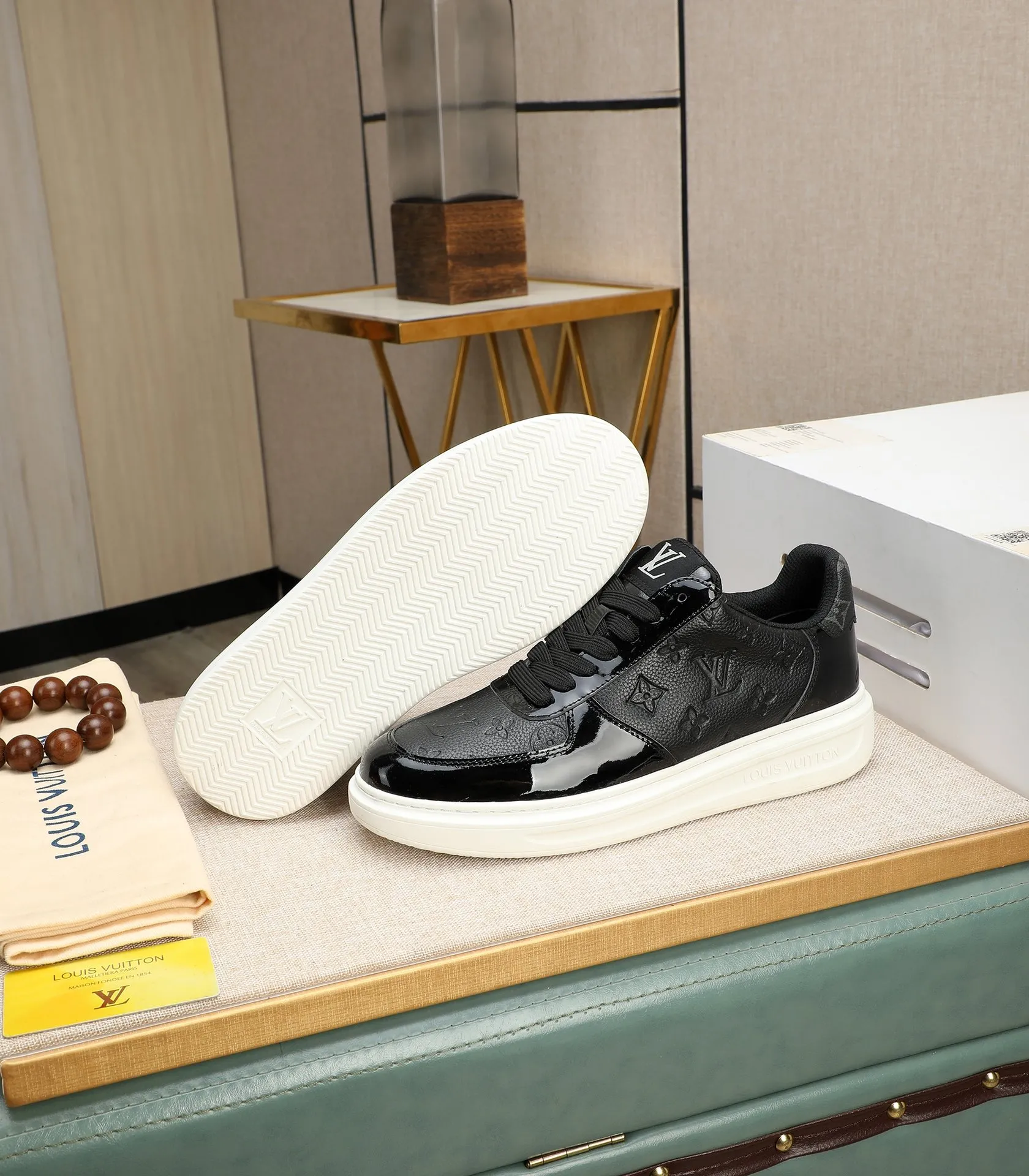 Men's shoes 💰540 💰(Niuli: full package) louis vuitton (Louis Vuitton/lv) top 🔍🔍 new models are on sale at the same time at the counter. The upper 🇮🇹 is imported from Italy, first-layer cowhide, and the lining is fully imported cowhide. 💪💪, completely 1⃣️ to 1 ⃣️Re-engraved🇮🇹💪💪, ⚠Sole: The original sole is specially provided by the original factory, the exclusive movable molded sole is super comfortable, ⚠The original factory follows the order, 🔍🔍high quality, you can enter and exit the counter at will, welcome to compare⚠. Code number:38-44
